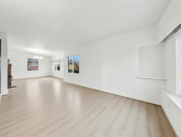 Primary Bedroom Photo of 122 W 17th Avenue, Vancouver, BC