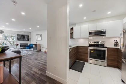205 7465 Sandborne Avenue, Burnaby, BC, Burnaby — Apartment/Condo for sale