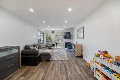 205 7465 Sandborne Avenue, Burnaby, BC, Burnaby — Apartment/Condo for sale