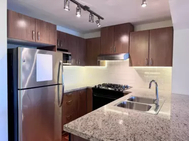 402 3082 Dayanee Springs Boulevard, Coquitlam, BC, Coquitlam — Apartment/Condo for sale