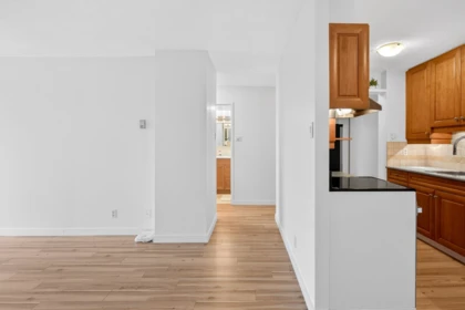 Kitchen Photo of 1306 2016 Fullerton Avenue, North Vancouver, BC