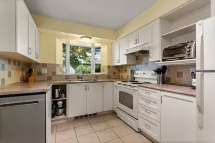 Dining Area Photo of 116 2700 Mccallum Road, Abbotsford, BC