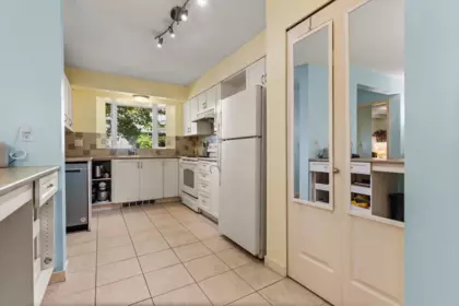 Kitchen Photo of 116 2700 Mccallum Road, Abbotsford, BC
