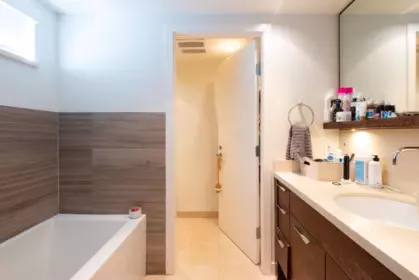 Entry Foyer Photo of 1088 W 7th Avenue, Vancouver, BC