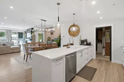 Kitchen Photo of 106 45745 Watson Road, Chilliwack, BC