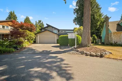 Living Room Photo of 14756 16a Avenue, Surrey, BC