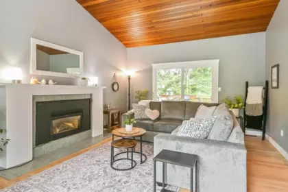 Living Room Photo of 23913 58a Avenue, Langley, BC