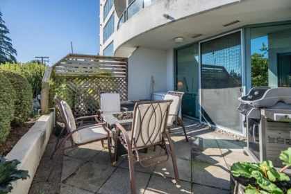 Garden / Landscaping Photo of 302 32330 South Fraser Way, Abbotsford, BC