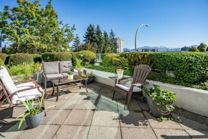 Outdoor Patio Photo of 302 32330 South Fraser Way, Abbotsford, BC