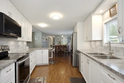 Kitchen Island Photo of 28 2035 Martens Street, Abbotsford, BC