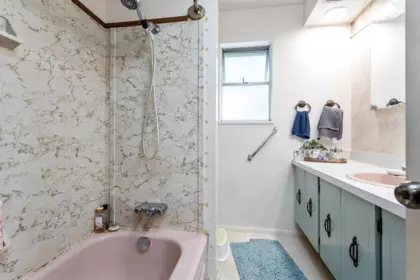 Primary Bedroom Photo of 711 N Morrison Avenue, Coquitlam, BC