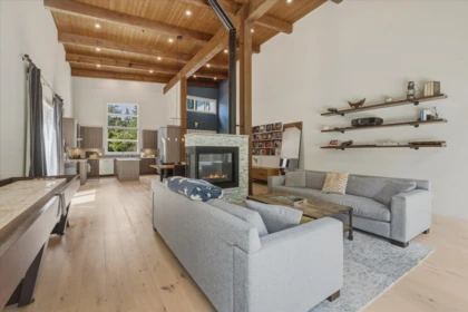 3324 Mamquam Road, Squamish, BC, Squamish — Single Family Residence for sale