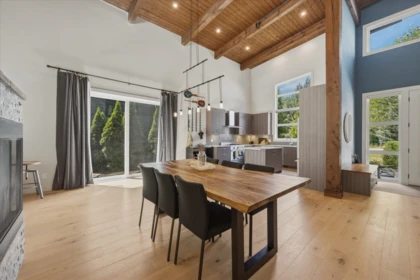 Kitchen Island Photo of 3324 Mamquam Road, Squamish, BC