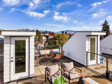 Hot Tub / Spa Photo of 140 W Woodstock Avenue, Vancouver, BC