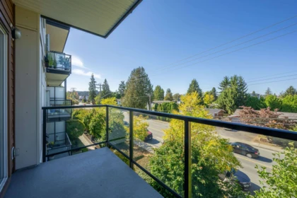 Entry Foyer Photo of 311 12070 227 Street, Maple Ridge, BC