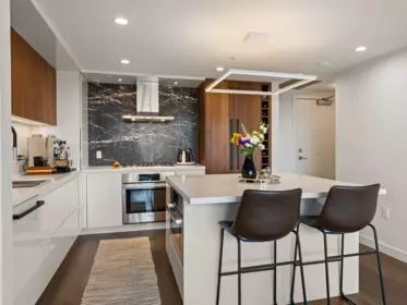 Kitchen Island Photo of 603 1526 Finlay Street, White Rock, BC