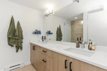 Guest Bathroom Photo of 16 39769 Government Road, Squamish, BC