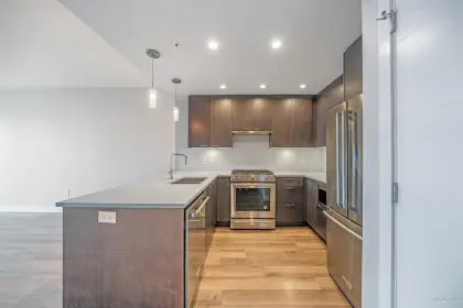 405 4289 Hastings Street, Burnaby, BC, Burnaby — Apartment/Condo for sale