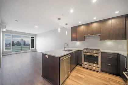 405 4289 Hastings Street, Burnaby, BC, Burnaby — Apartment/Condo for sale