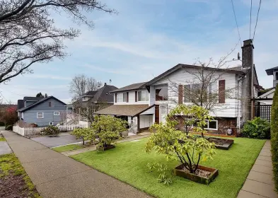 712 Sixteenth Street, New Westminster, BC, New westminster — Single Family Residence for sale
