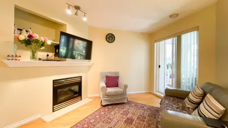211 5600 Andrews Road, Richmond, BC, Richmond — Apartment/Condo for sale
