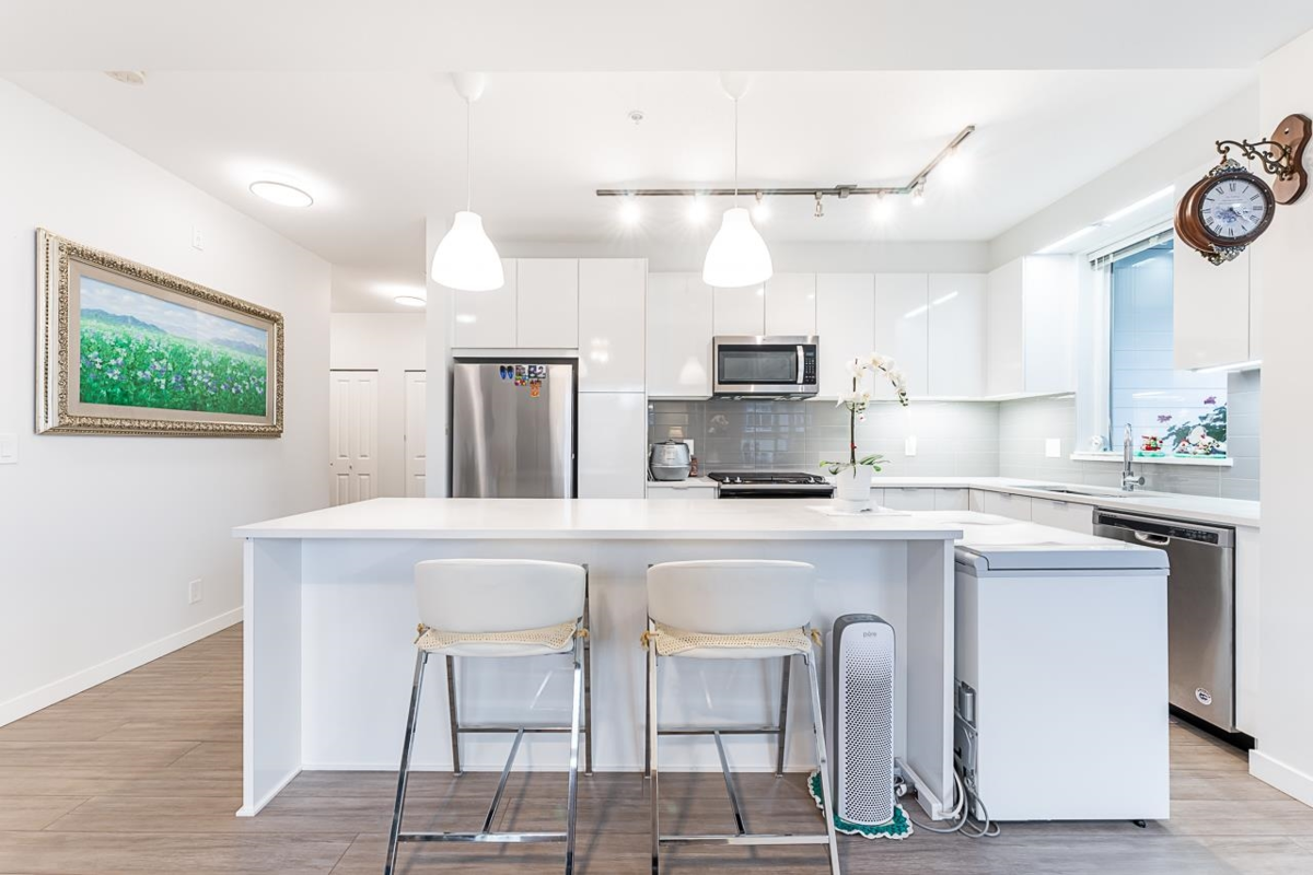 Dining Area Photo of A307 8150 207 Street, Langley, BC