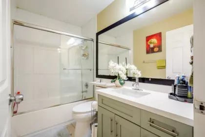 Powder Room Photo of 14088 78 Avenue, Surrey, BC