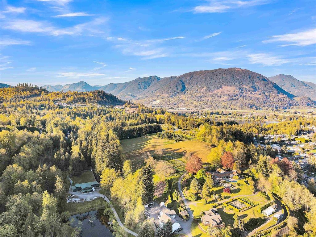 Kitchen Island Photo of 8254 Manson Street, Mission, BC
