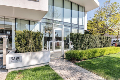 Entry Foyer Photo of 107 5688 Willow Street, Vancouver, BC
