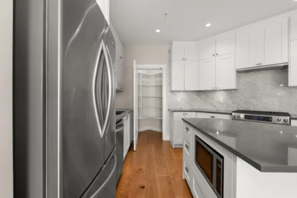 214 14855 Thrift Avenue, White Rock, BC, White Rock — Apartment/Condo for sale