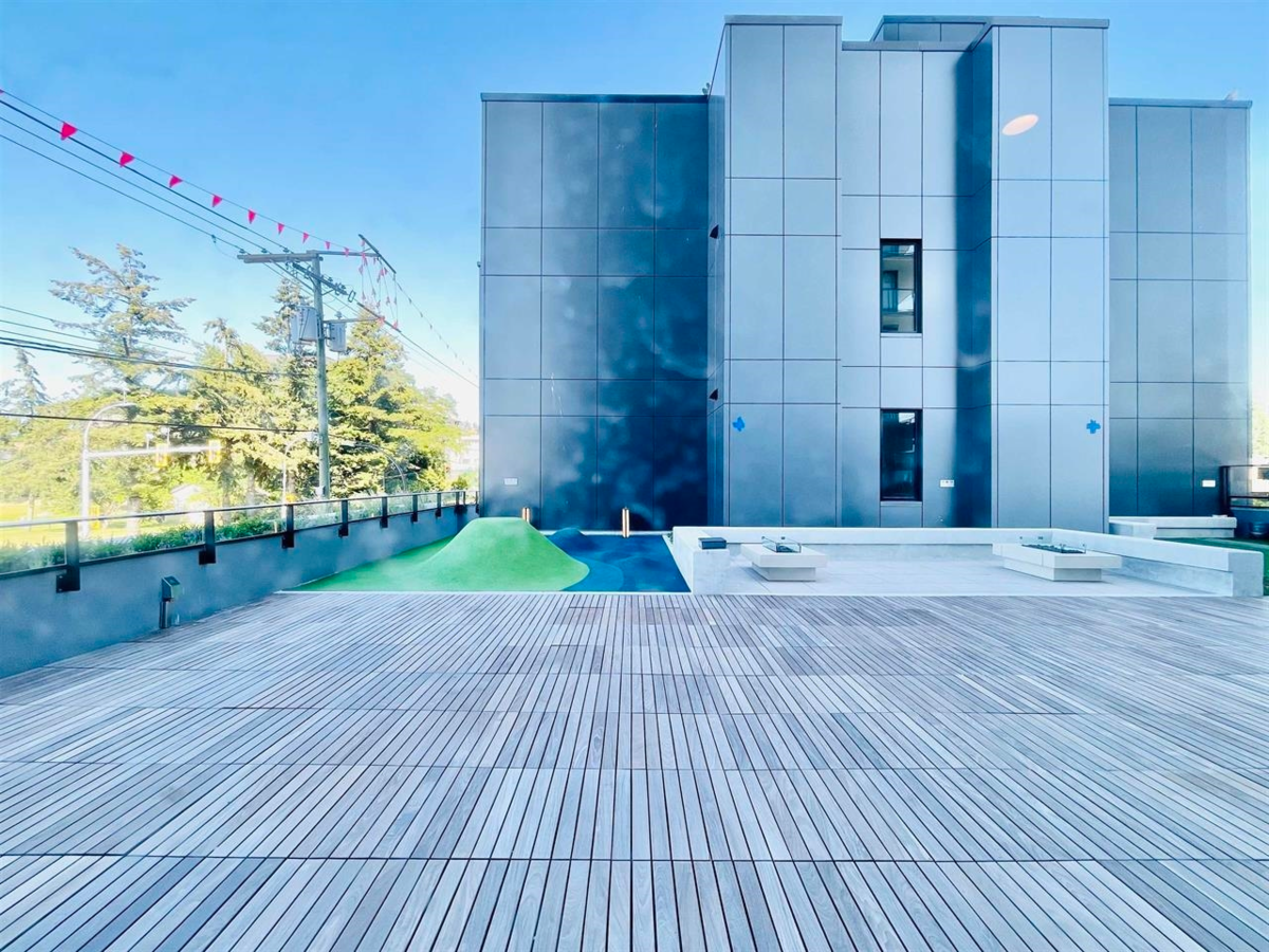 Community Amenities Photo (Clubhouse) of 2006 1588 Johnston Road, Surrey, BC