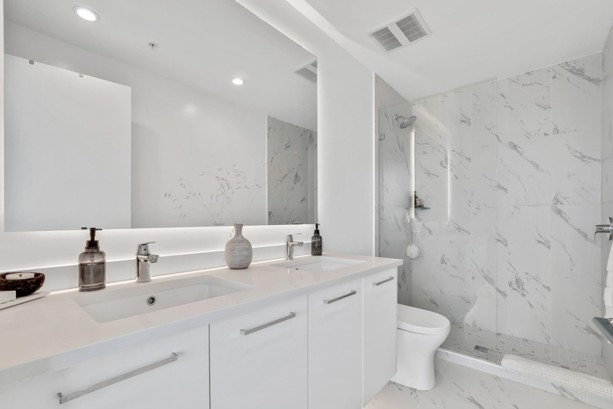 Laundry Room Photo of 2006 1588 Johnston Road, Surrey, BC