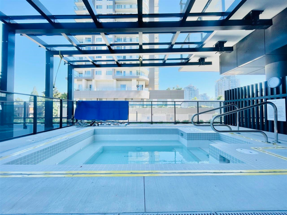 Outdoor Kitchen Photo of 2006 1588 Johnston Road, Surrey, BC