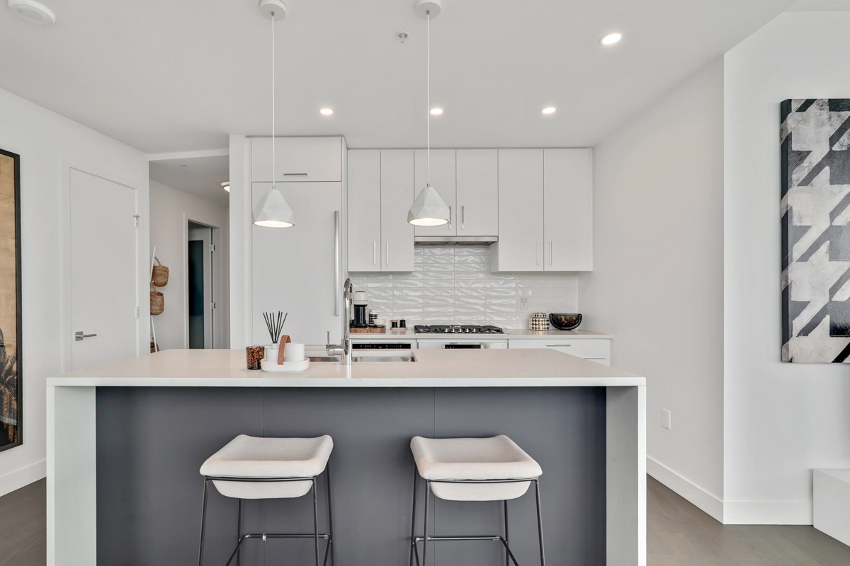 Primary Bathroom Photo of 2006 1588 Johnston Road, Surrey, BC