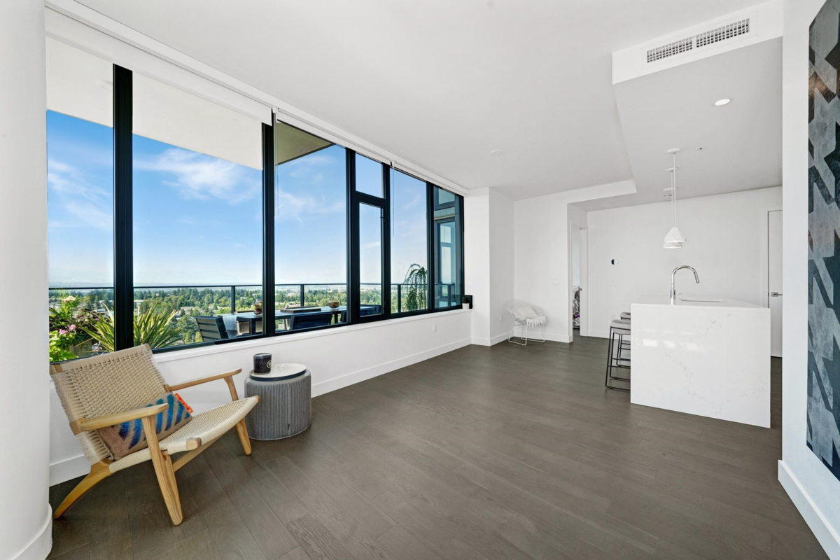 Swimming Pool Photo of 2006 1588 Johnston Road, Surrey, BC