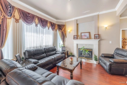 Kitchen Island Photo of 6045 131 Street, Surrey, BC