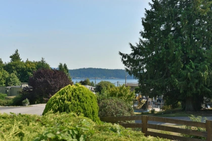 681 Fairmont Road, Gibsons, BC, Gibsons — Single Family Residence for sale