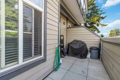 Front Yard Photo of 230 32095 Hillcrest Avenue, Abbotsford, BC