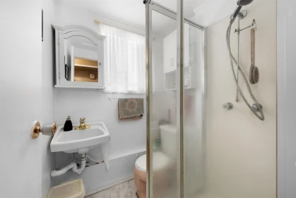 Powder Room Photo of 4785 46 Avenue, Delta, BC