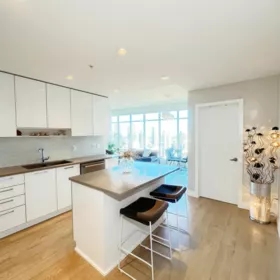 Kitchen Island Photo of 4110 1788 Gilmore Avenue, Burnaby, BC