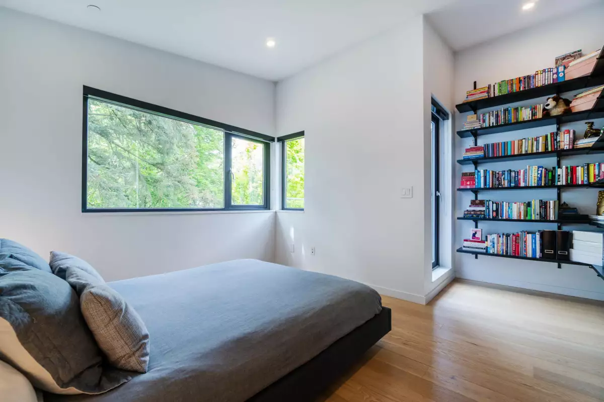 Front Yard Photo of 521 E 30th Avenue, Vancouver, BC