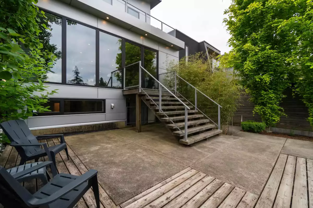 Street View Photo of 521 E 30th Avenue, Vancouver, BC