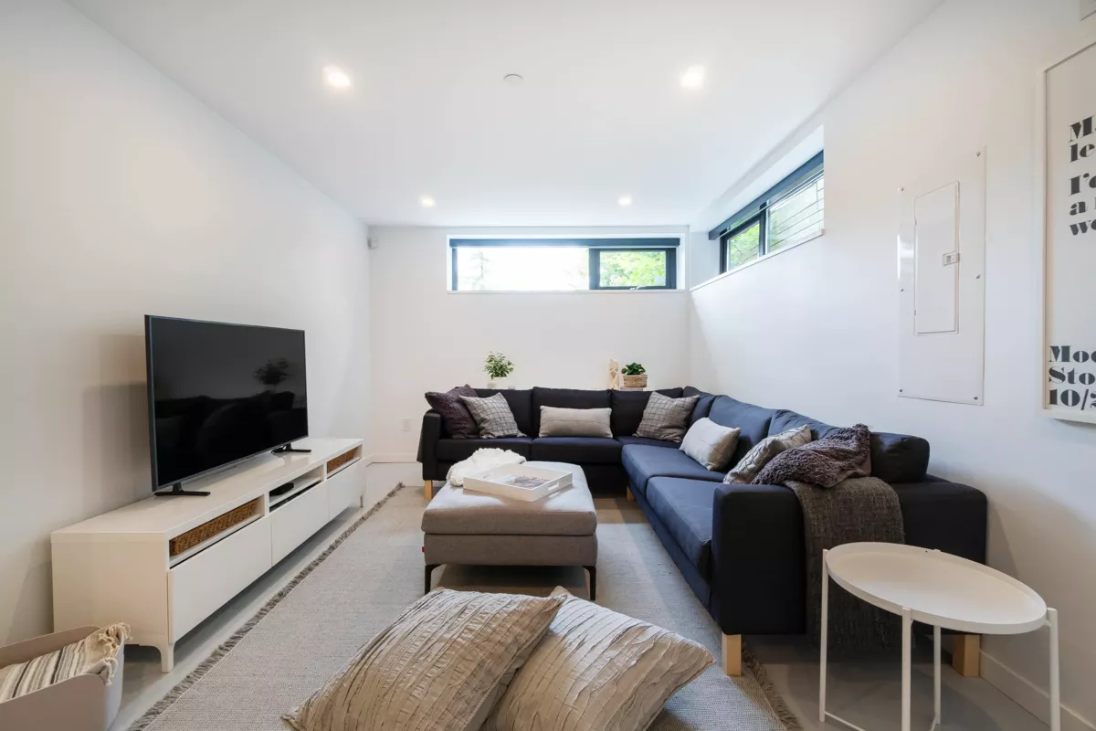 Swimming Pool Photo of 521 E 30th Avenue, Vancouver, BC