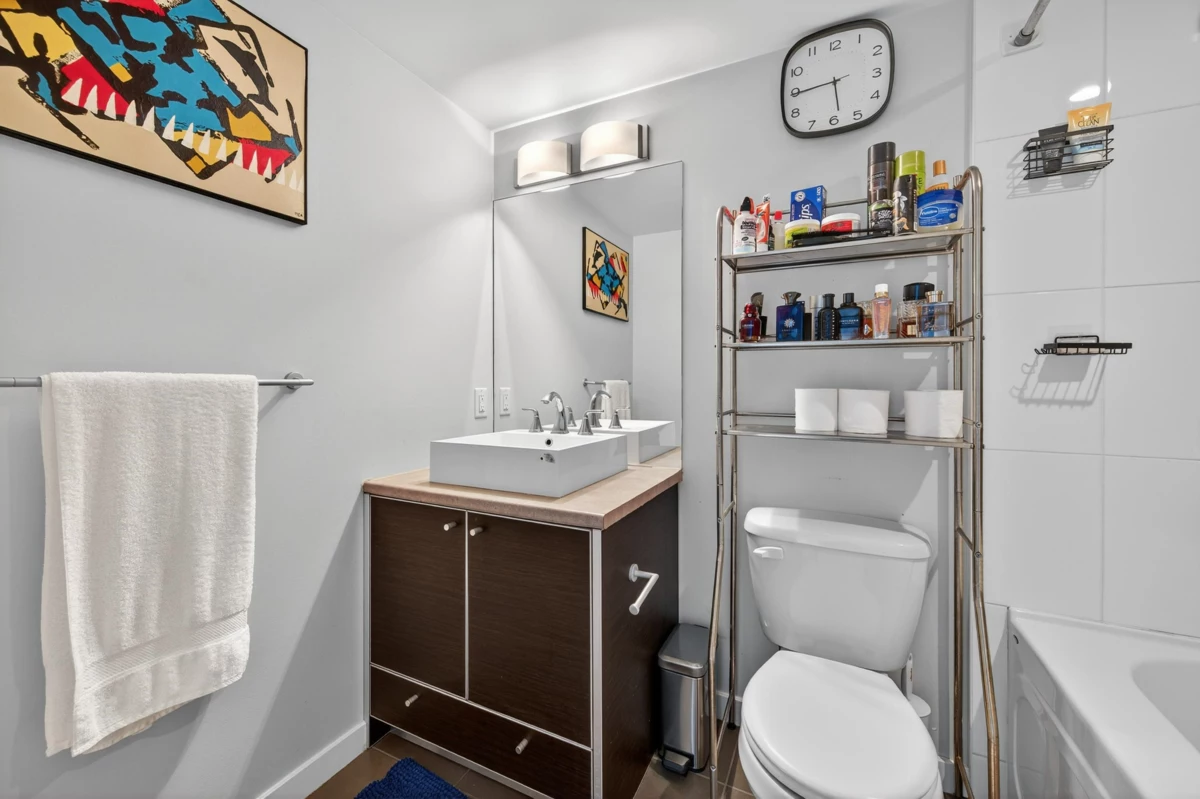 Guest Bathroom Photo of 2309 13688 100 Avenue, Surrey, BC