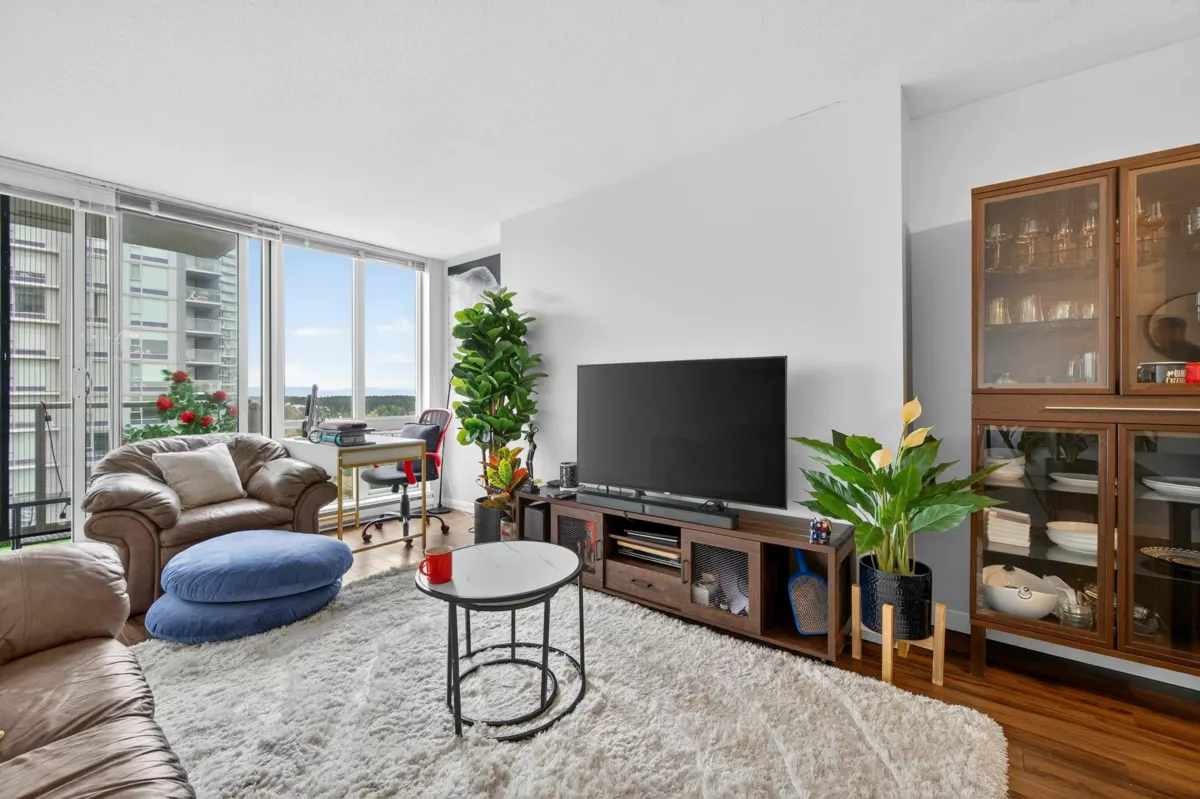 Kitchen Island Photo of 2309 13688 100 Avenue, Surrey, BC