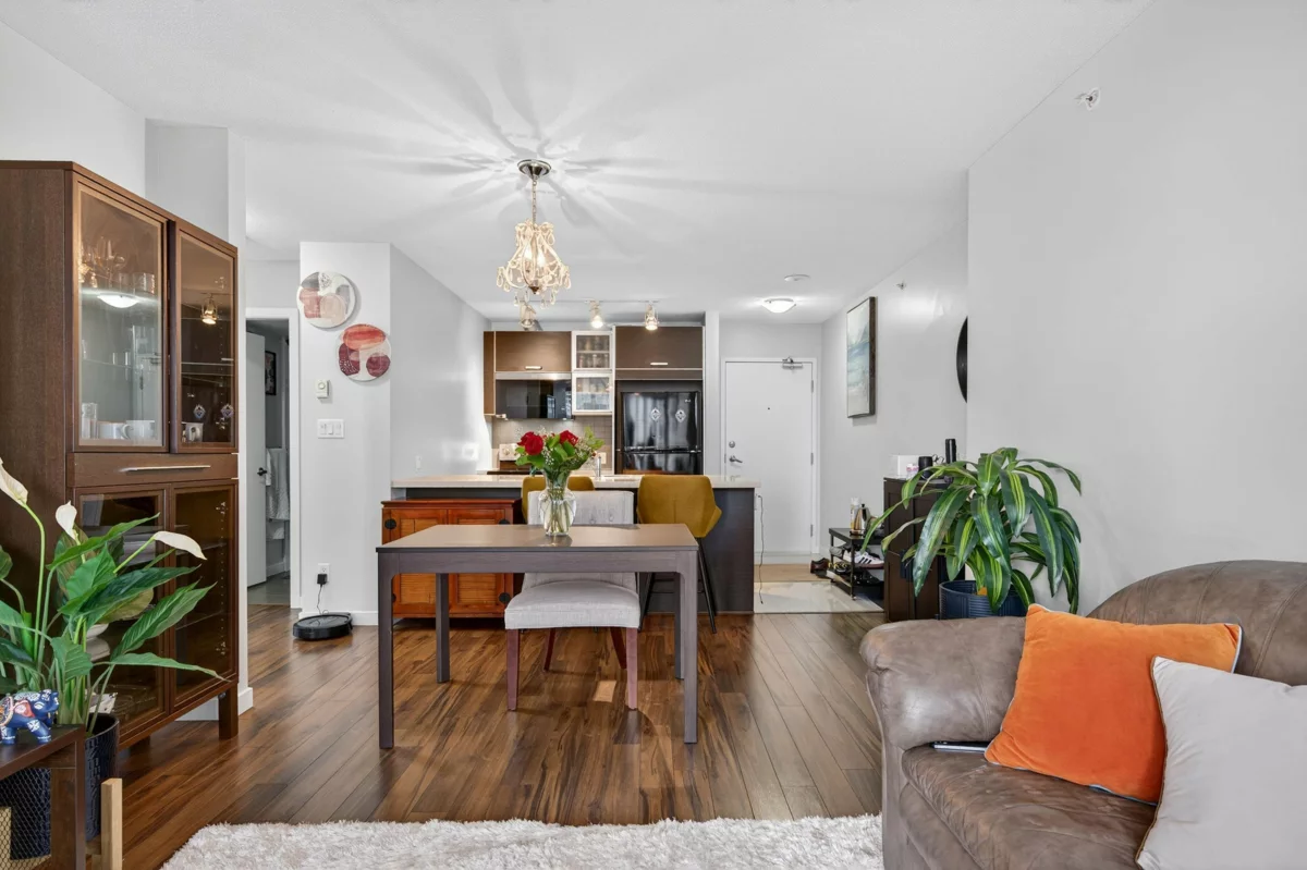 Kitchen Photo of 2309 13688 100 Avenue, Surrey, BC