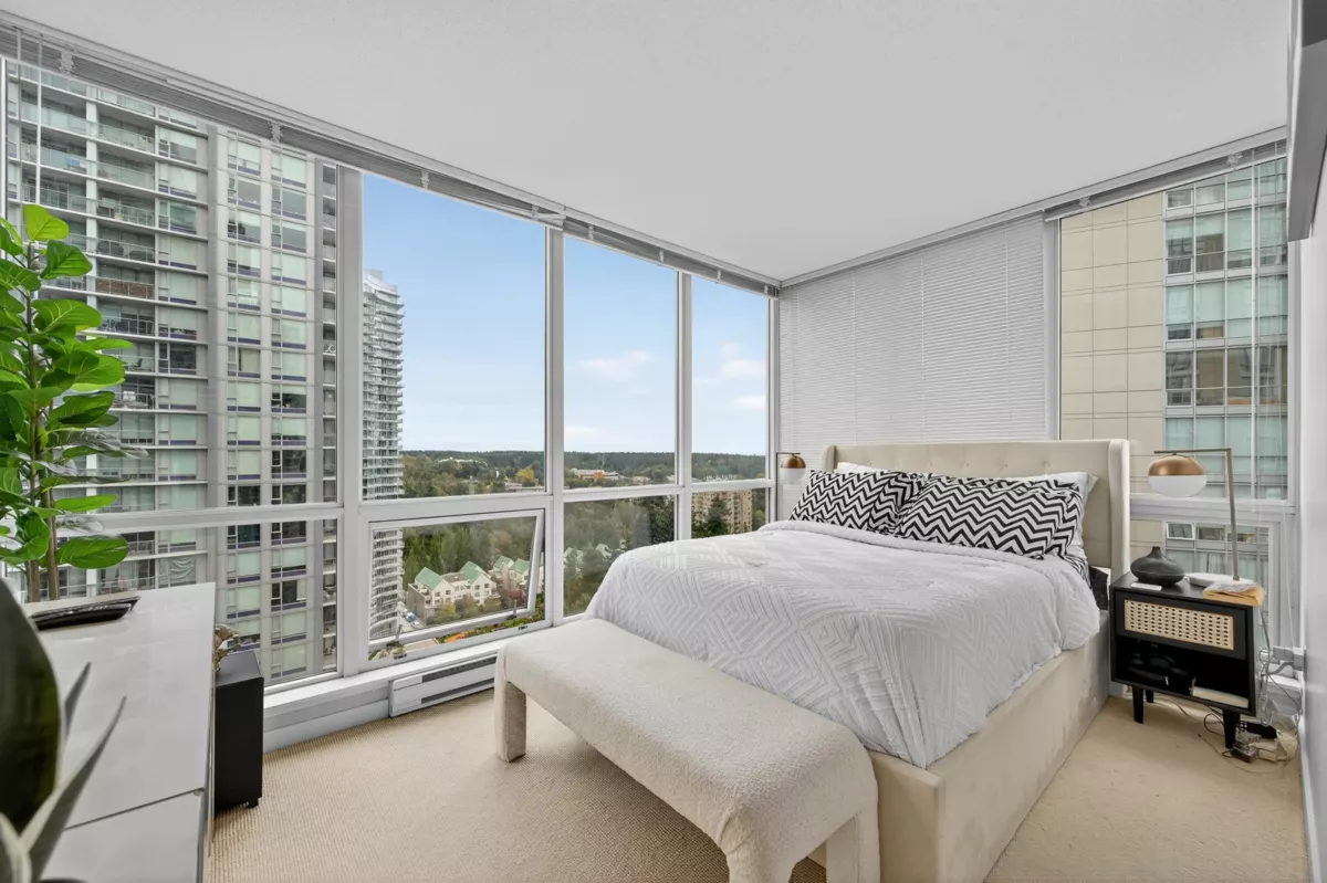 Walk-In Closet Photo of 2309 13688 100 Avenue, Surrey, BC