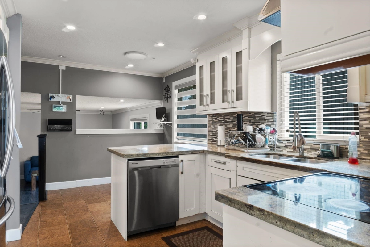 Breakfast Nook Photo of 15042 85a Avenue, Surrey, BC