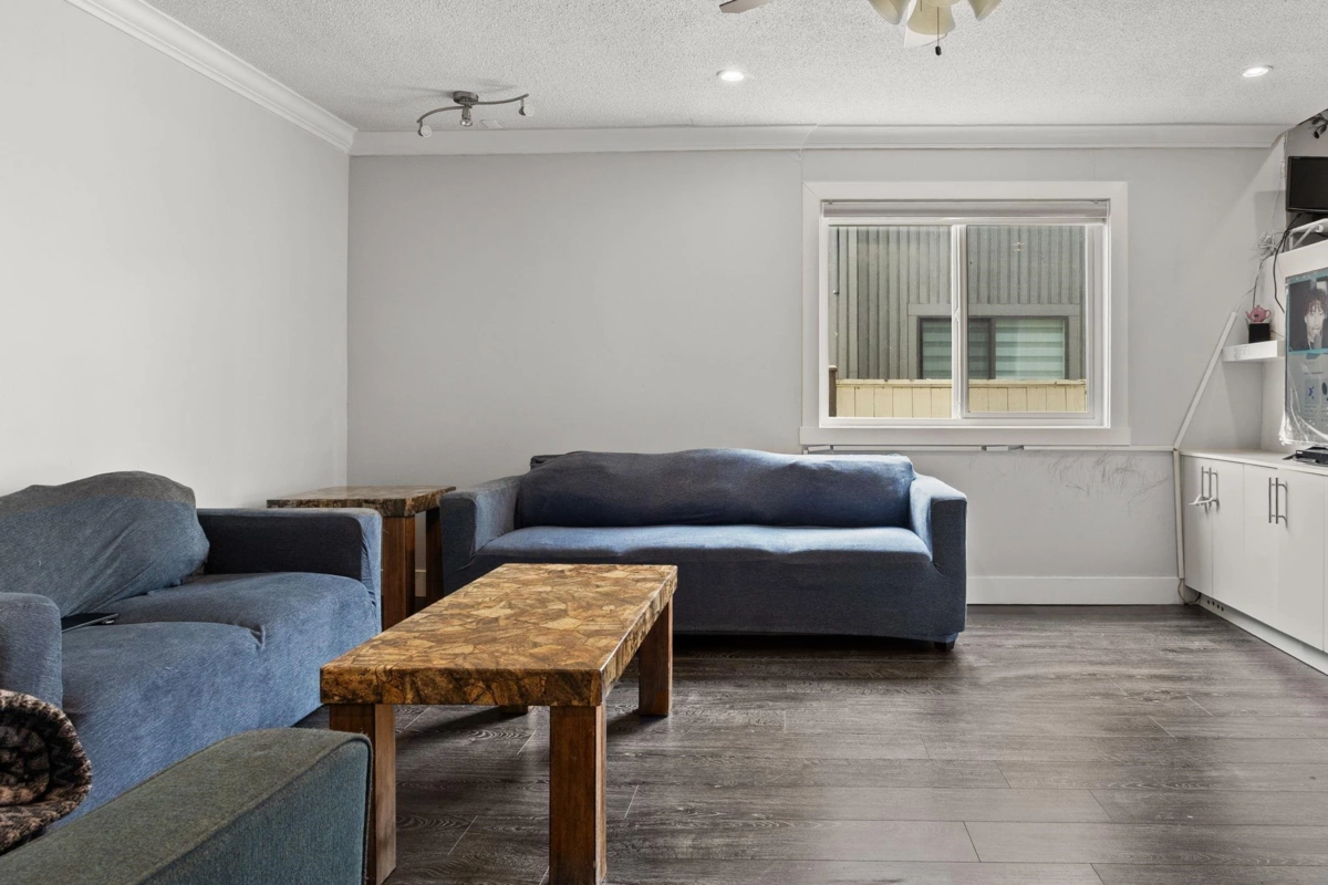 Guest Bathroom Photo of 15042 85a Avenue, Surrey, BC