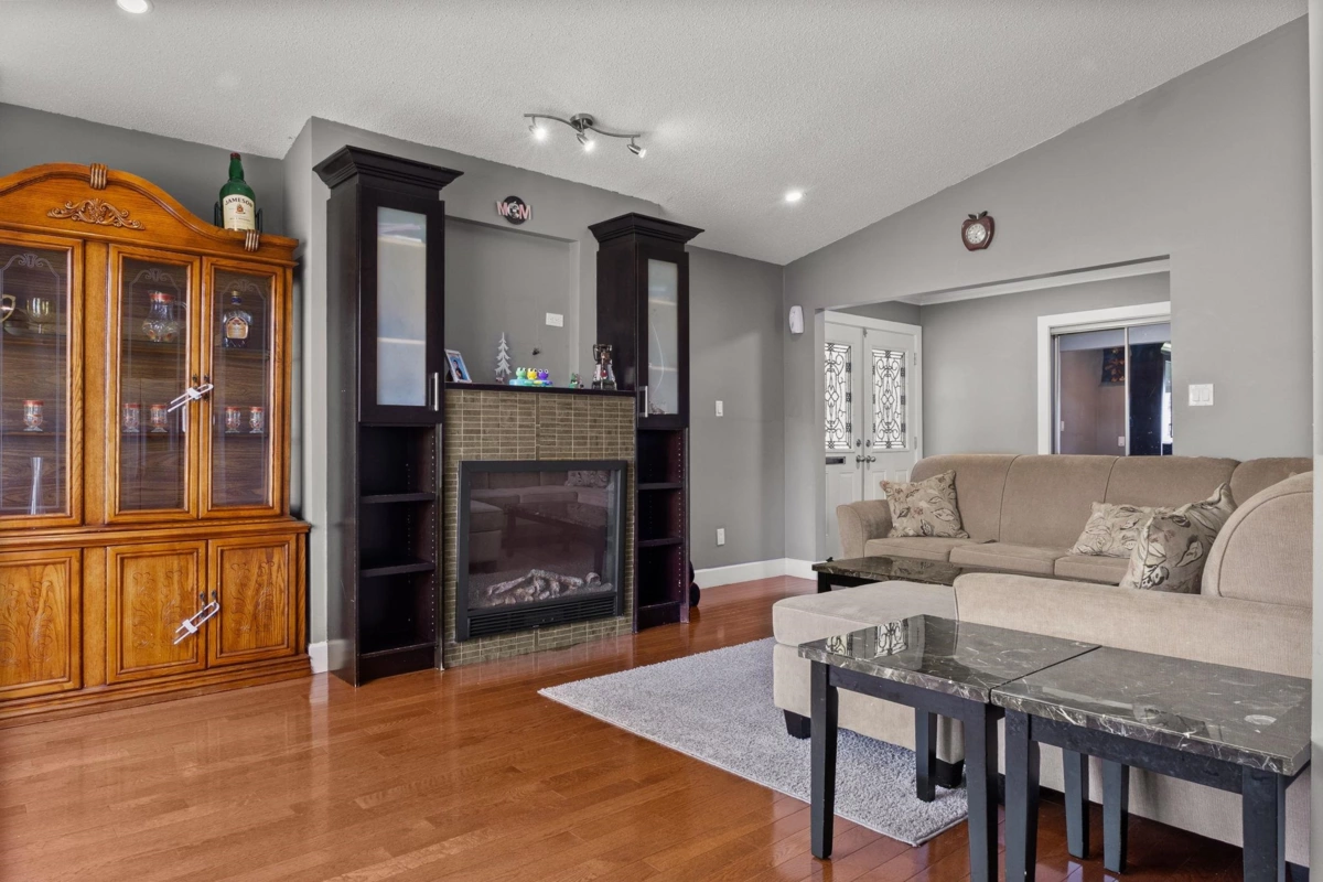Kitchen Island Photo of 15042 85a Avenue, Surrey, BC